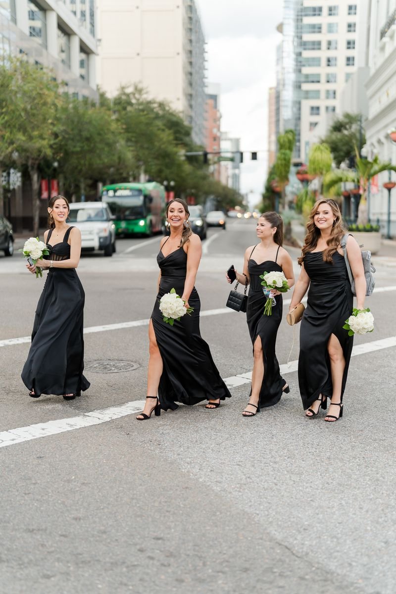 Modern White bridesmaid bouquet.jpeg