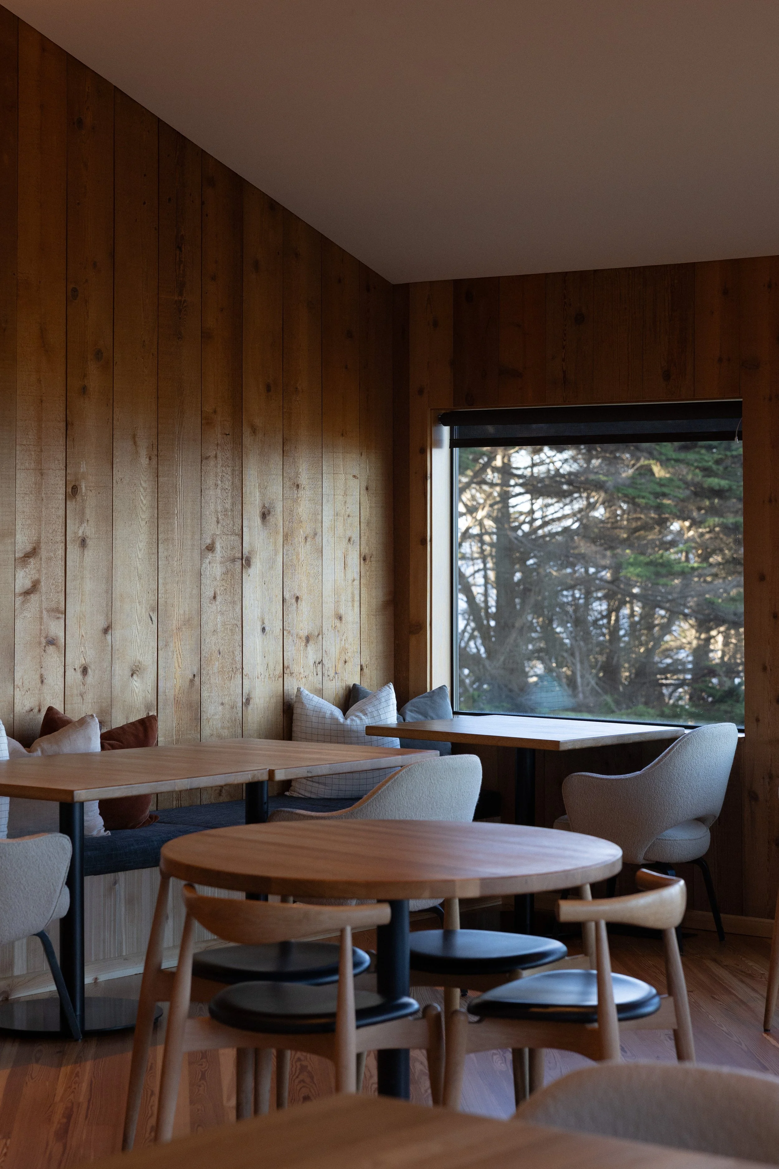 sea ranch lodge blending modern design with rugged coastal terrain