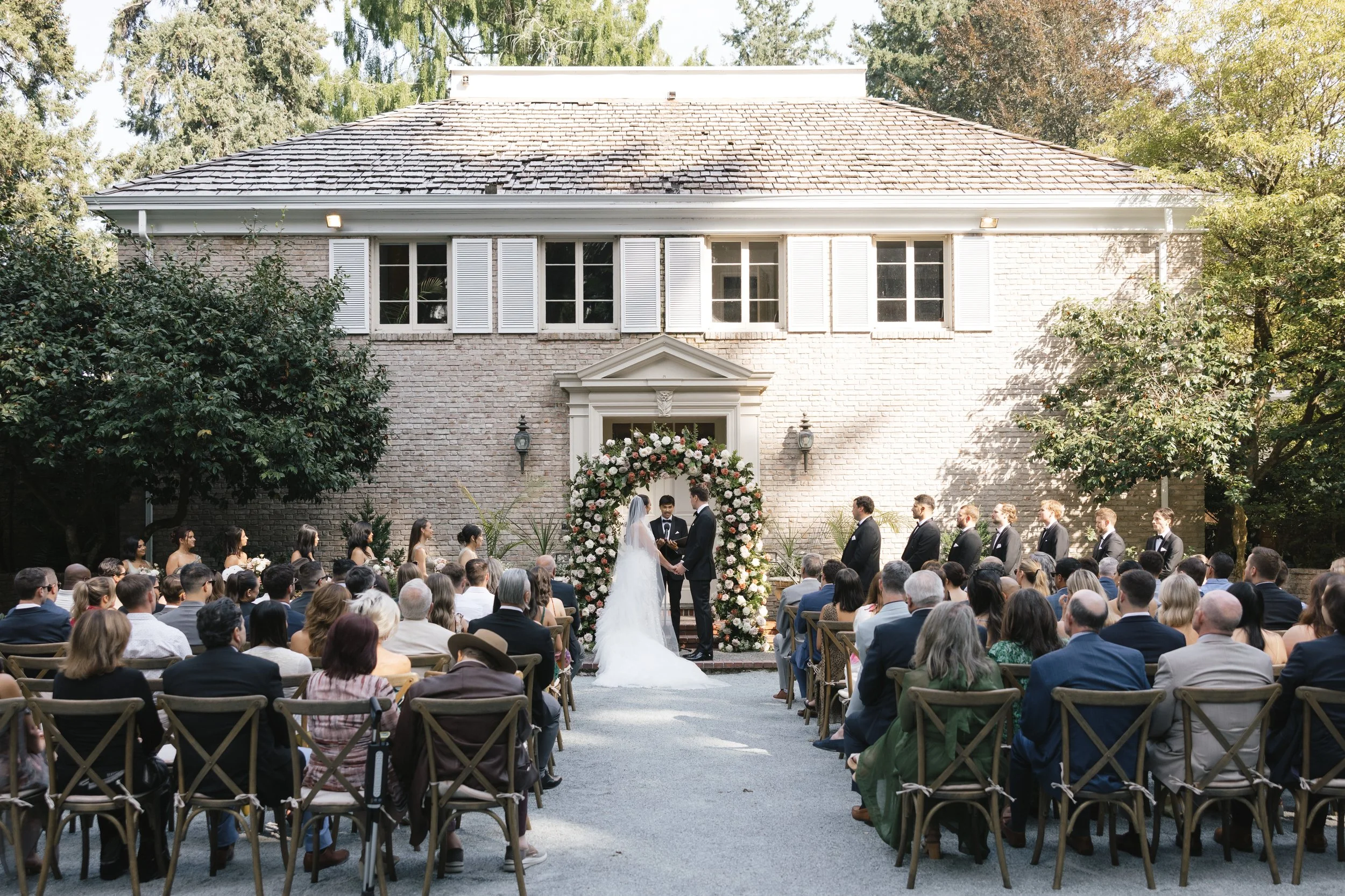 romantic garden wedding at lakewold gardens