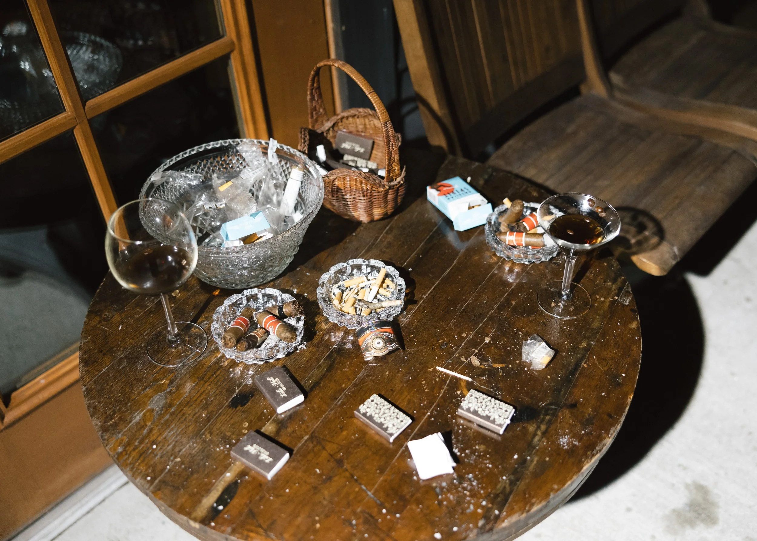 wedding after-party cigards and cigarettes at a luxury wedding