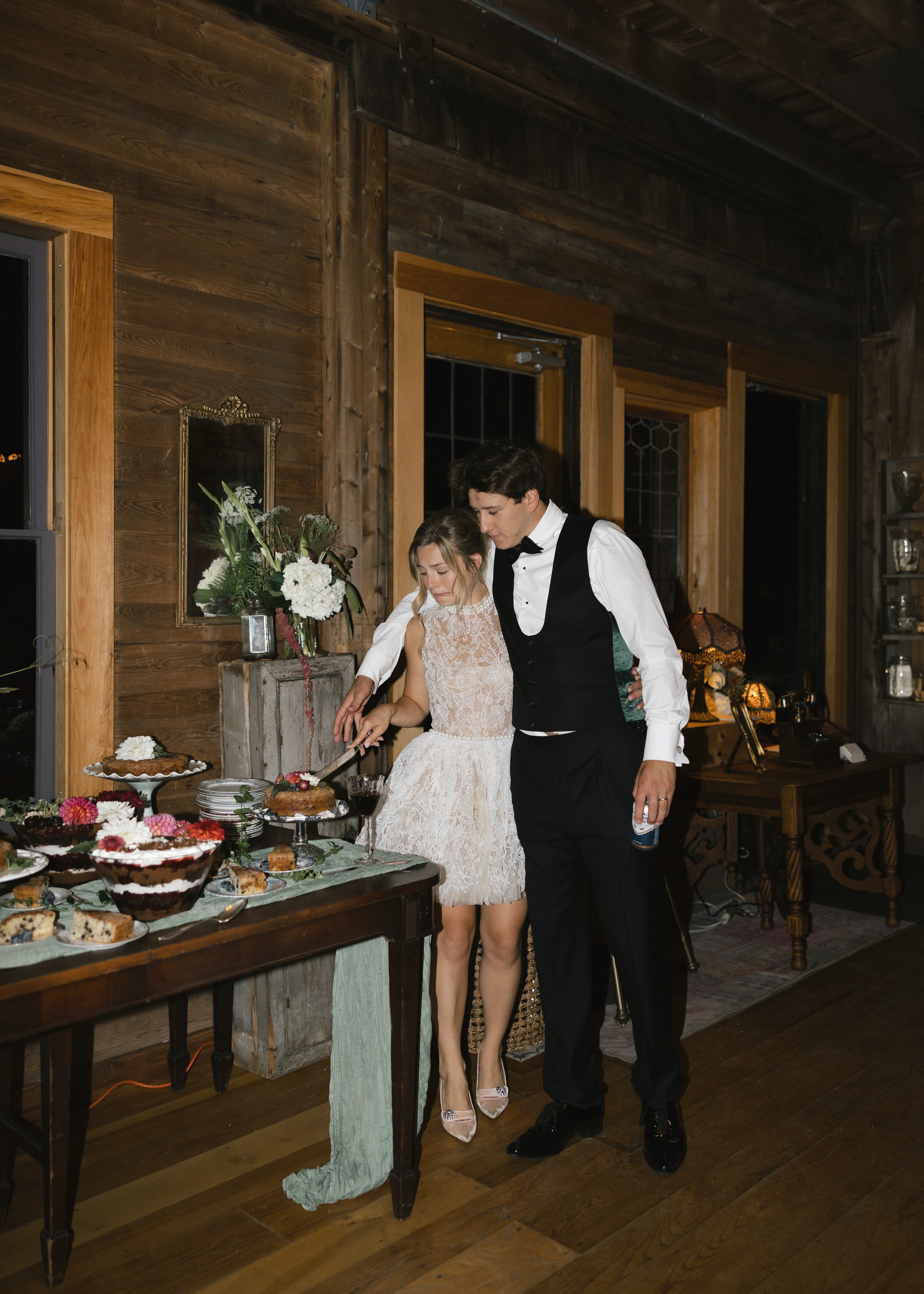 cake cutting at gloriosa & co