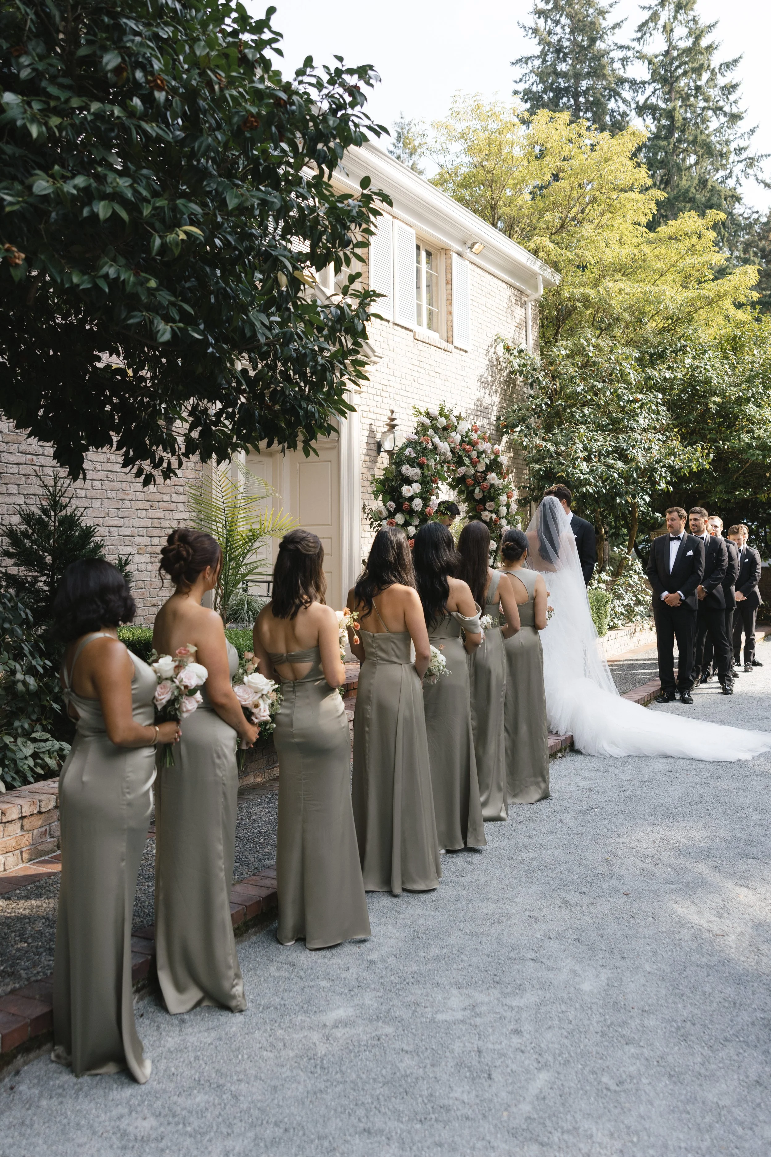 elegant outdoor wedding at lakewold gardens washington