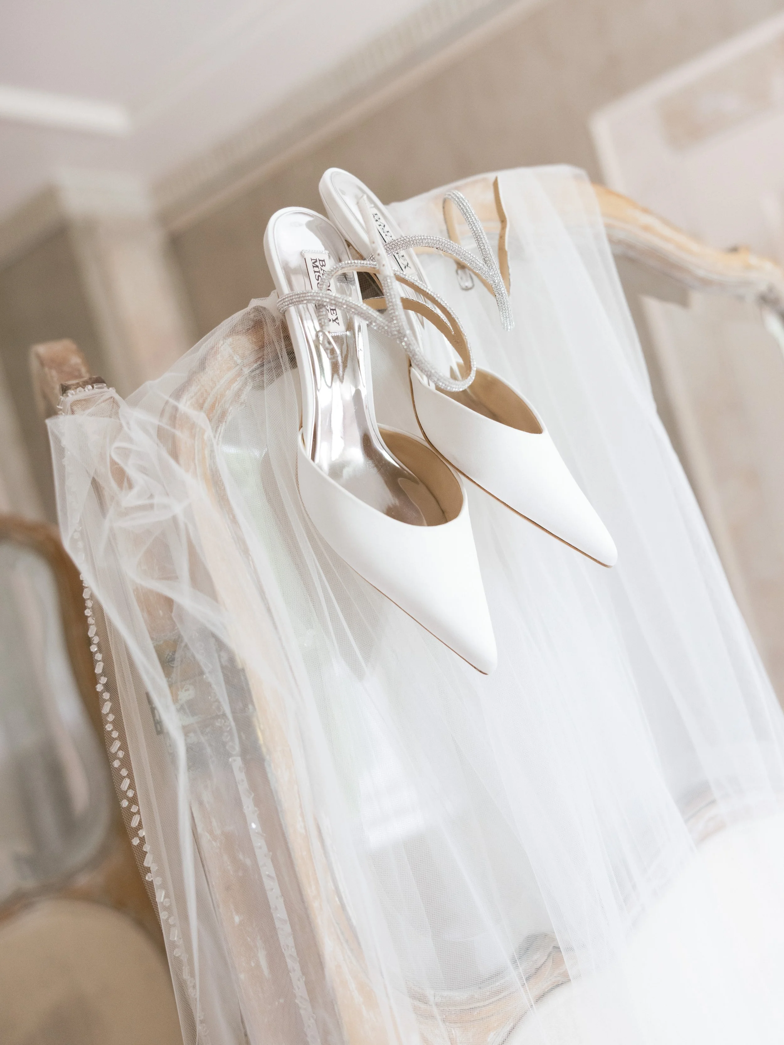 romantic wedding day details at lakewold gardens