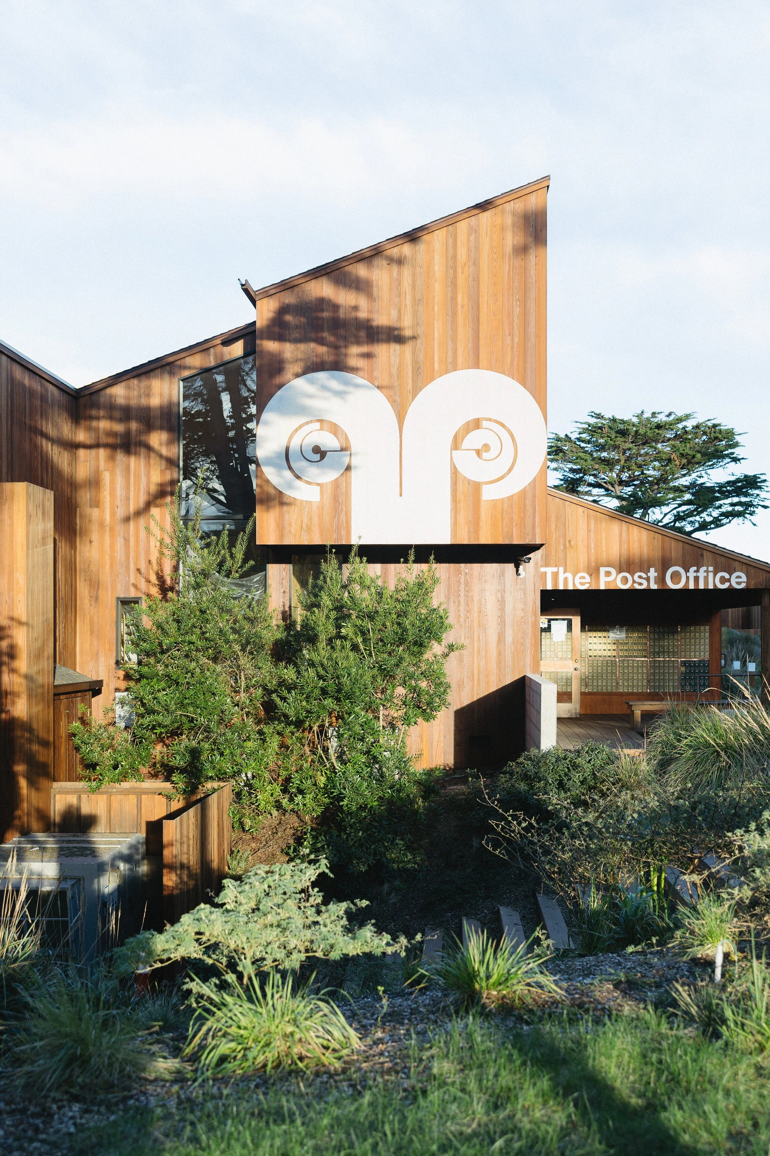 contemporary lodge architecture at sea ranch lodge in northern california