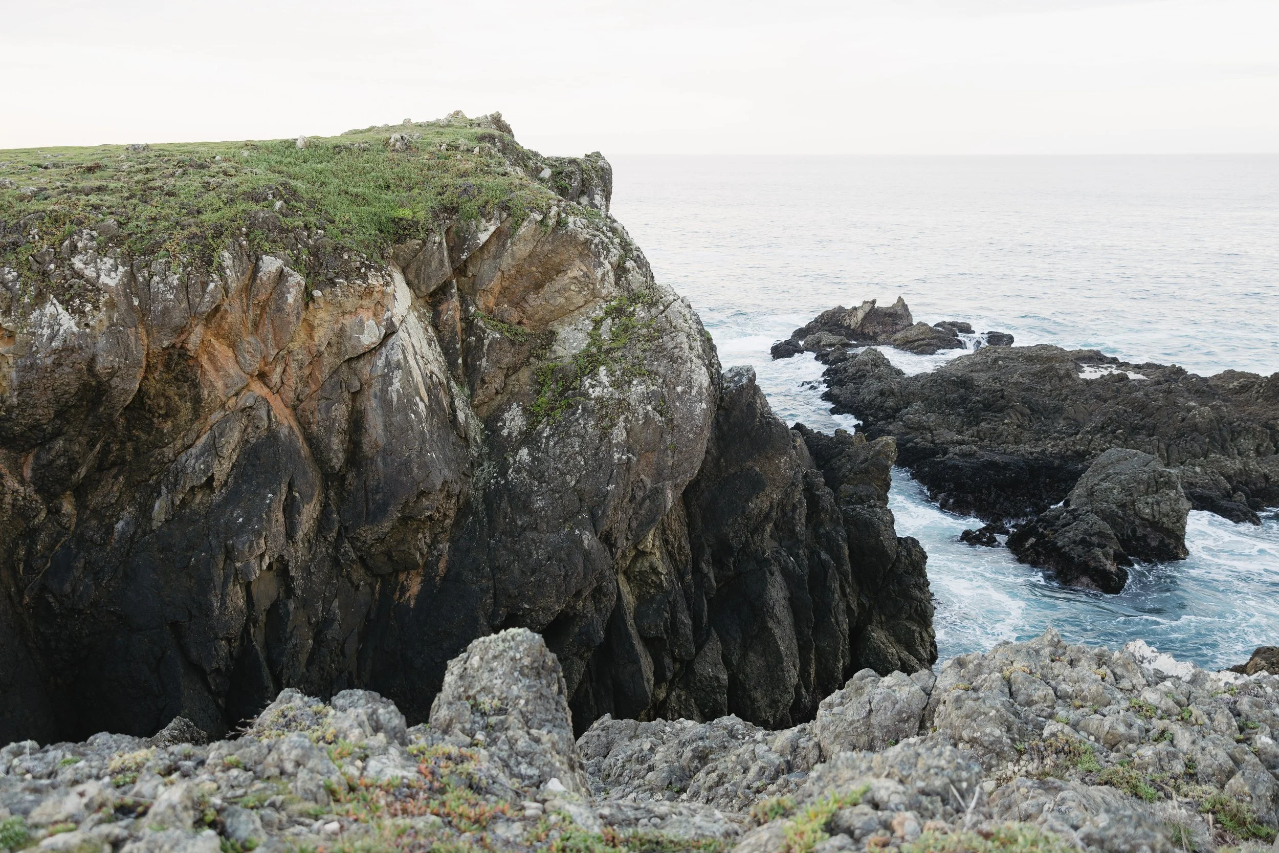 panoramic coastal scenery surrounding sea ranch lodge, perfect for outdoor wedding ceremonies