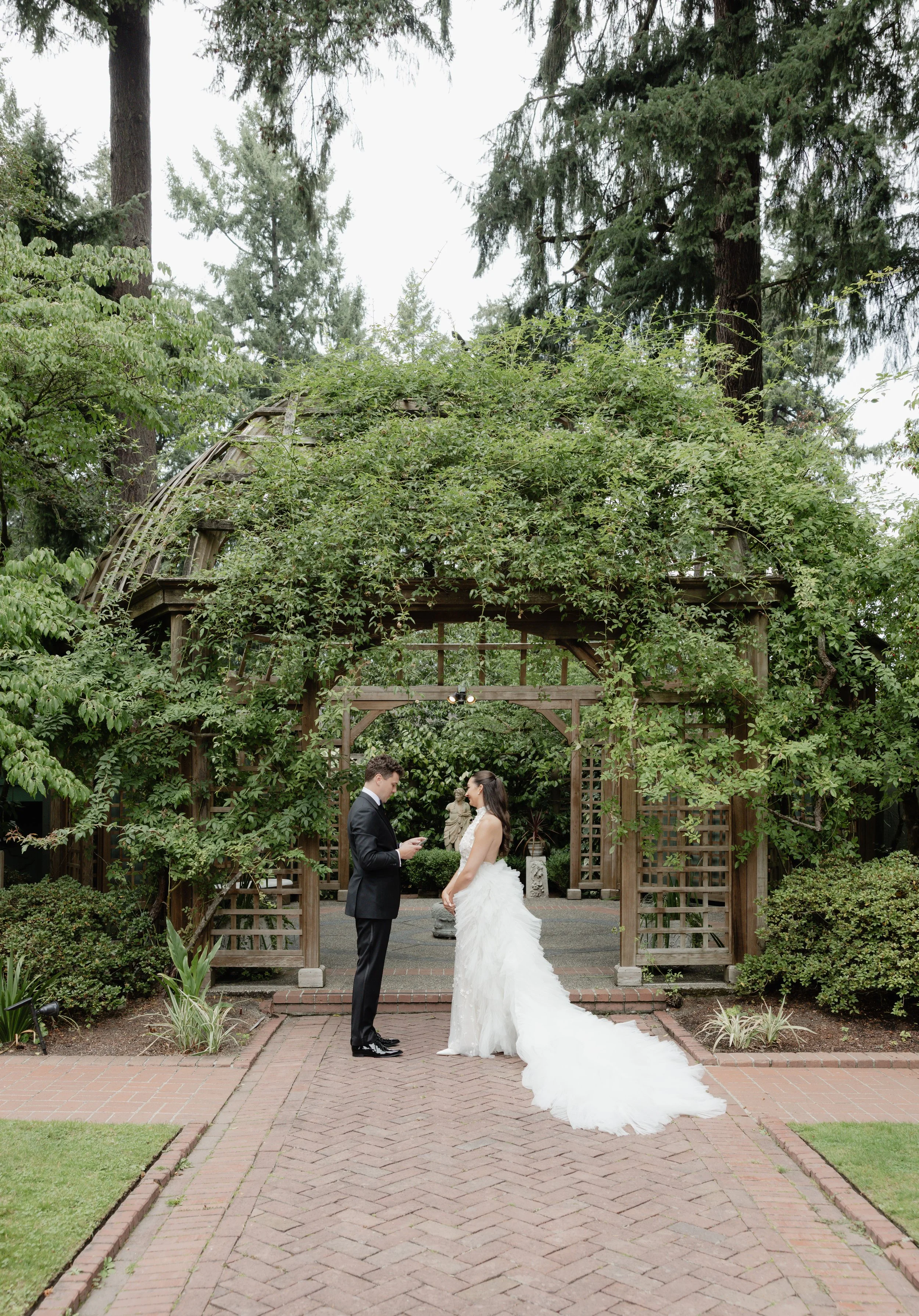 romantic wedding portraits in the gardens