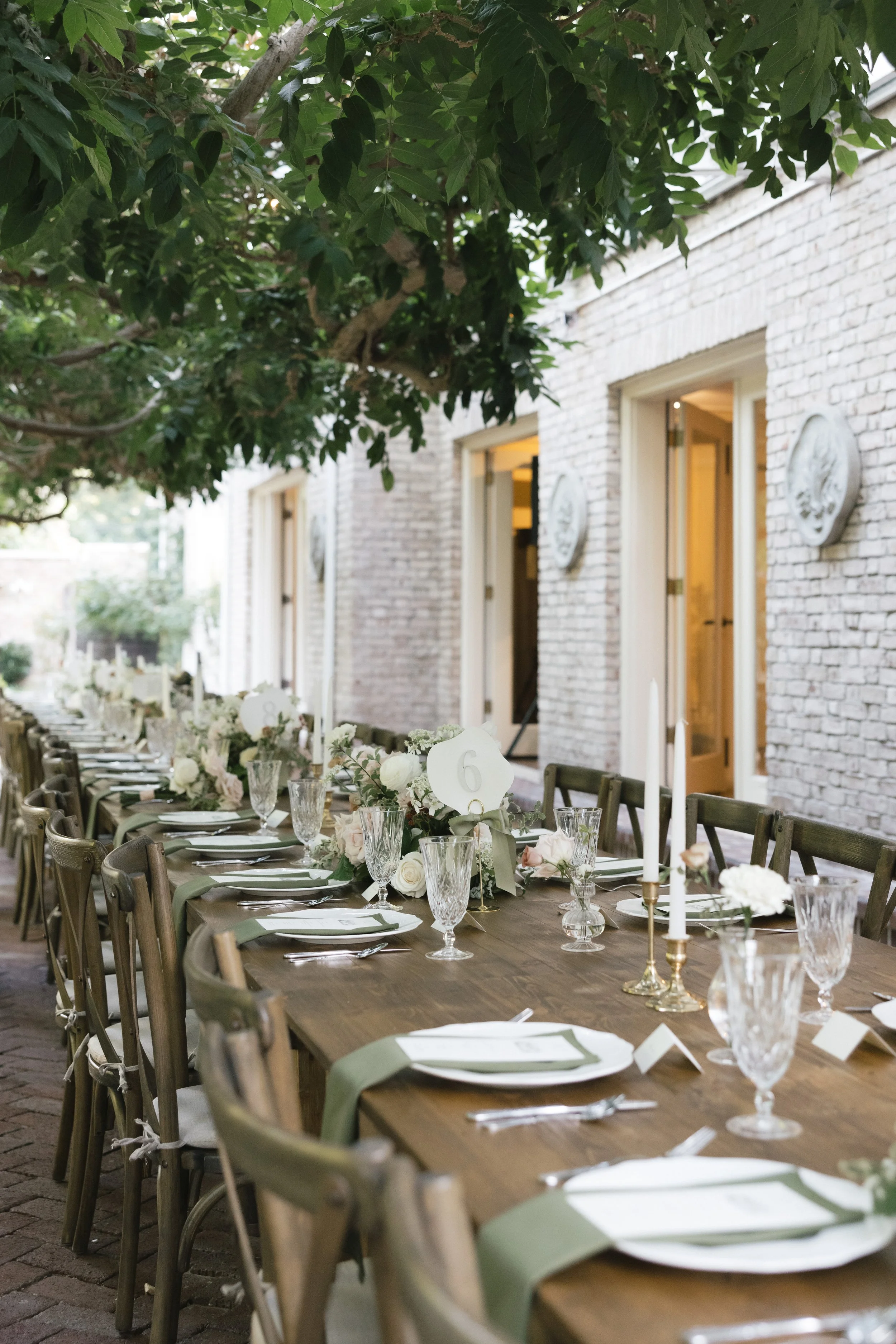 outdoor wedding reception at lakewold gardens