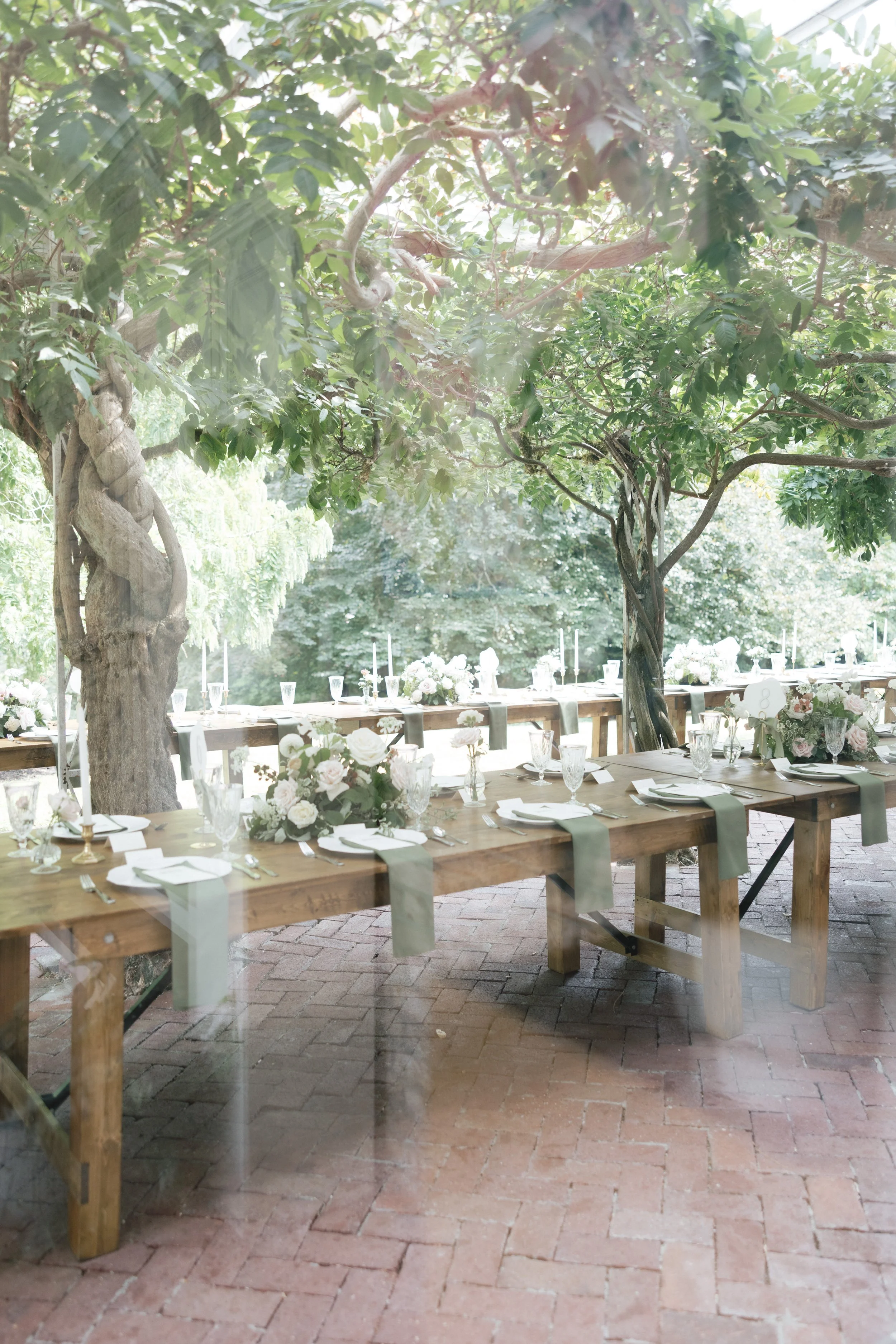 refined outdoor wedding reception in washington