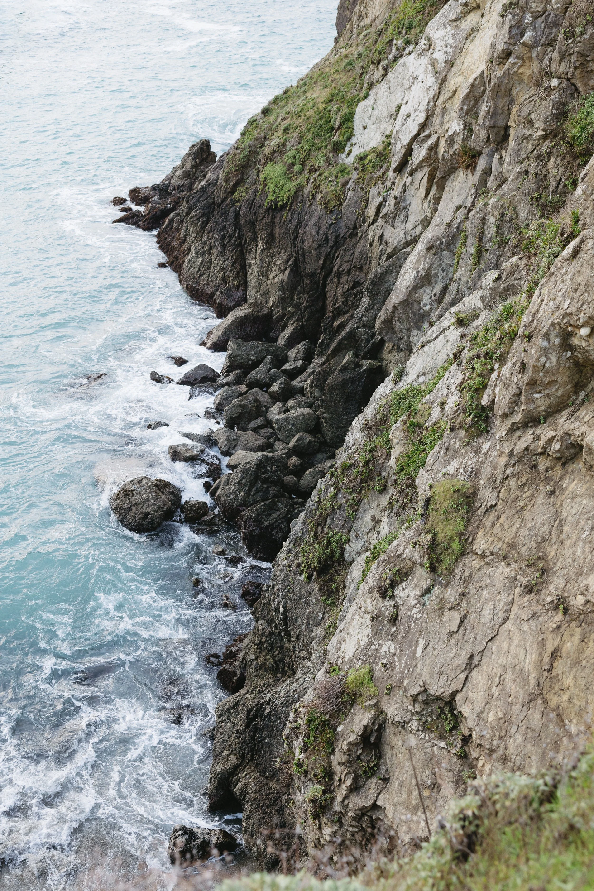 pacific ocean cliffs and open meadow at sea ranch lodge, ideal for destination weddings