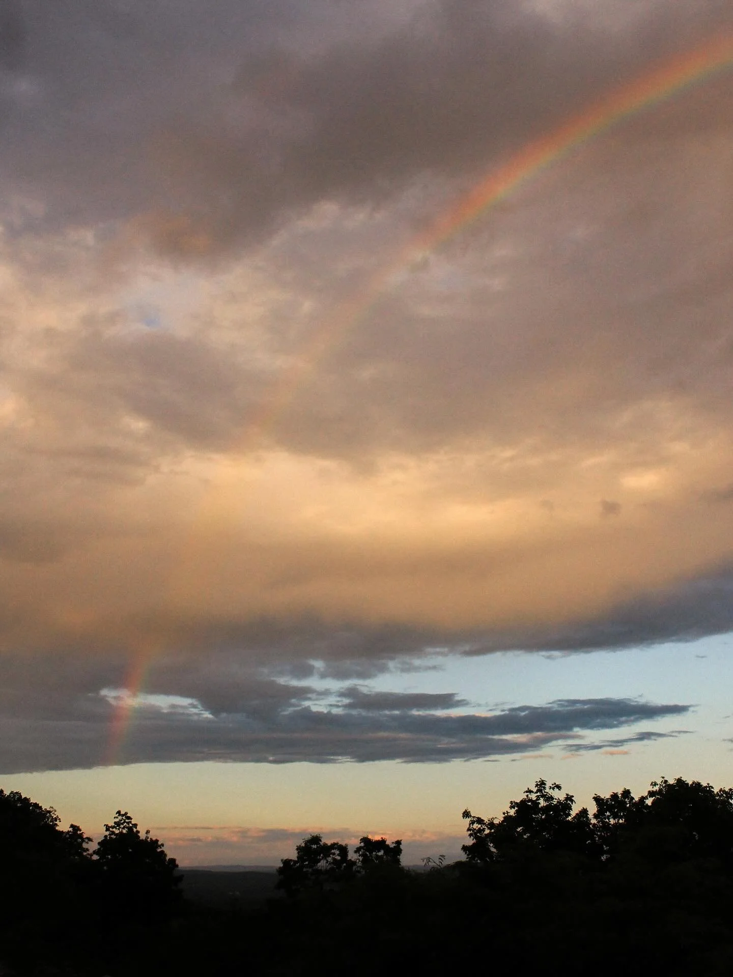 decided to catch the sunset at an overlook instead of taking our planned sunset hike... and boy did it pay off 🌈🌦️🩷

#nature #naturephotography #naturephotos #colorsoftherainbow #mountainview #hudsonvalley #upstateny #newpaltz #mohonk #landscapeph