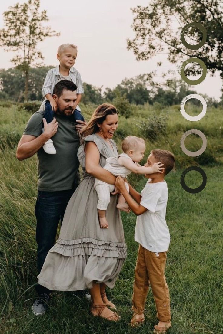 Looking for a Spring Inspired Color Palette for your Family Photos?.jpg