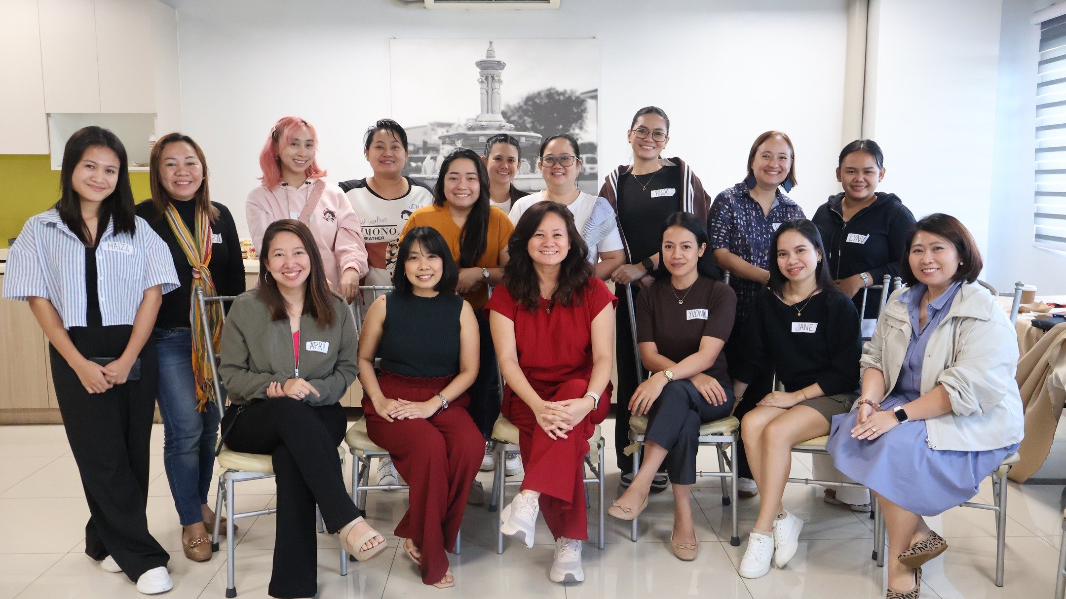 I just wrapped up a two-day Lead From Within workshop with 17 extraordinary women, and the transformation I witnessed was powerful.

We laughed, cried, wrote, danced, reflected, and tapped into the wise, grounded parts of ourselves. We dreamed of bri