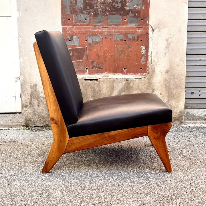 Grande poltrona bassa in legno e pelle in stile Jens Risom, anni '50 – foto 2