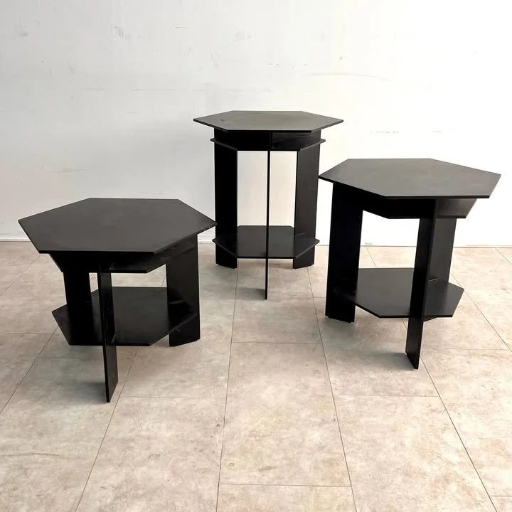 Tris di tavolini geometrici di Frank Lloyd Wright per Cassina, anni '90 – foto 1