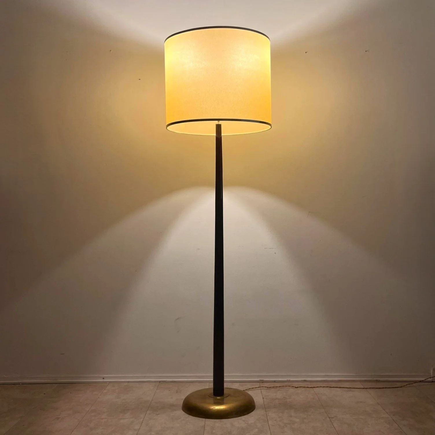 lampada-da-terra-ottone-legno-anni-50-1.jpg