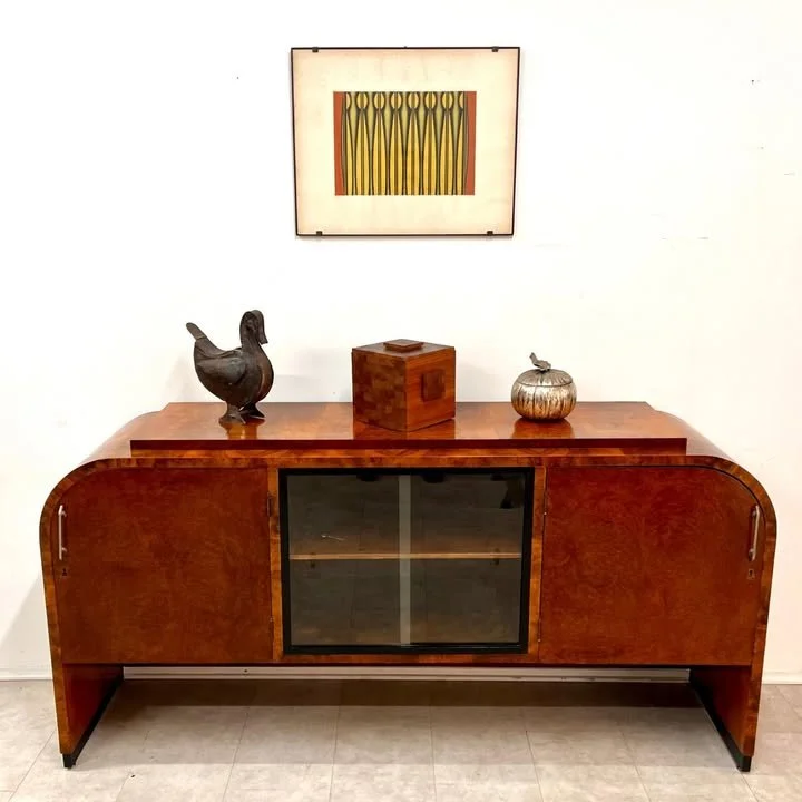 Credenza Art Déco in radica con dipinto di Dordevic Miodrag e accessori – foto 1