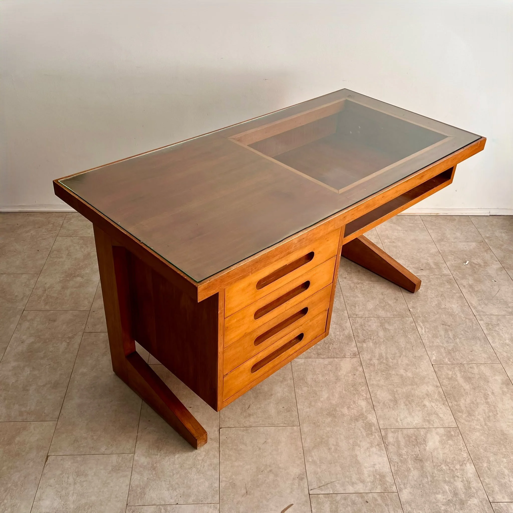 scrivania-legno-vetro-gambe-z-anni-70-1.jpg