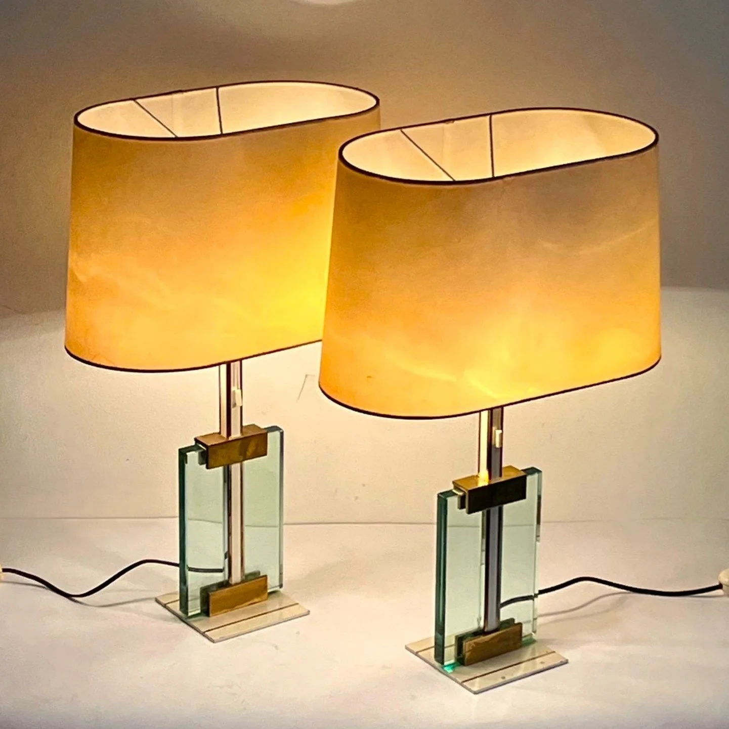 coppia-lampade-tavolo-geometriche-anni-70-1.jpg