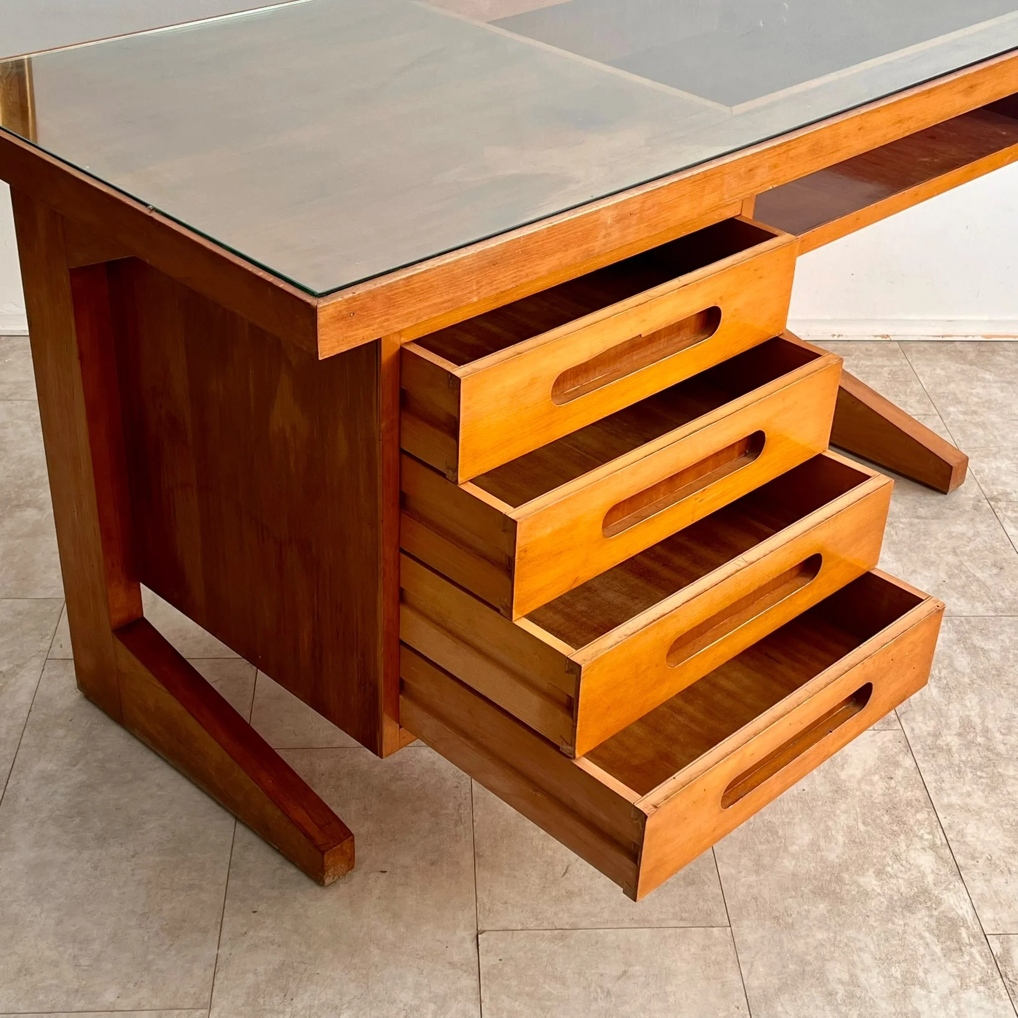 scrivania-legno-vetro-gambe-z-anni-70-2.jpg