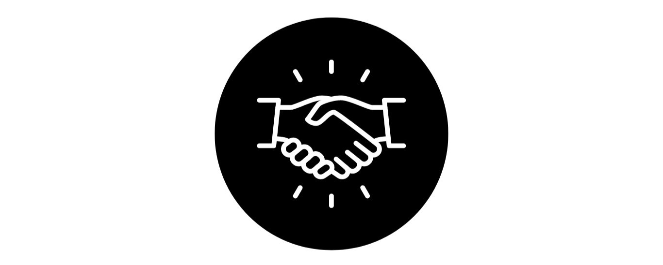 Icona stilizzata di una stretta di mano in bianco su sfondo nero.