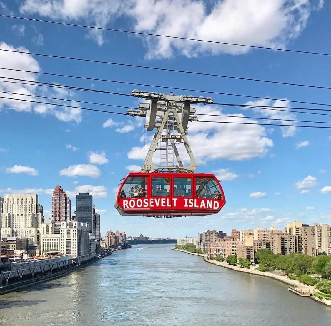 Minutes from midtown to a magical island&hellip;.. amazing photo by @nyclovesnyc #rooseveltisland #nyc #manhattan #queens #brooklyn #wedding #bride #eastriver #subway #marriage #eventspace