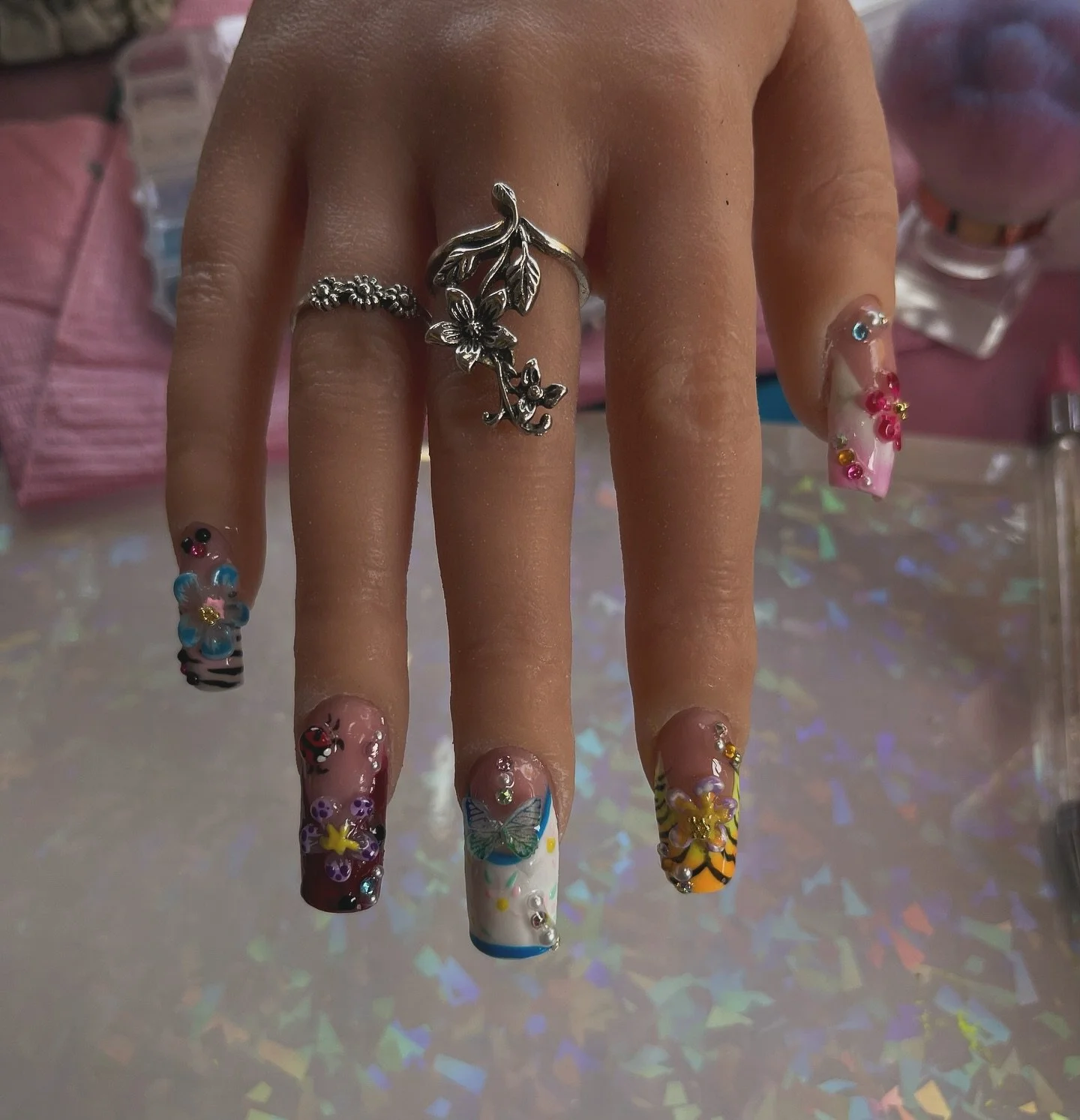 Spring nails 💅 🌸🌺🌿🐞