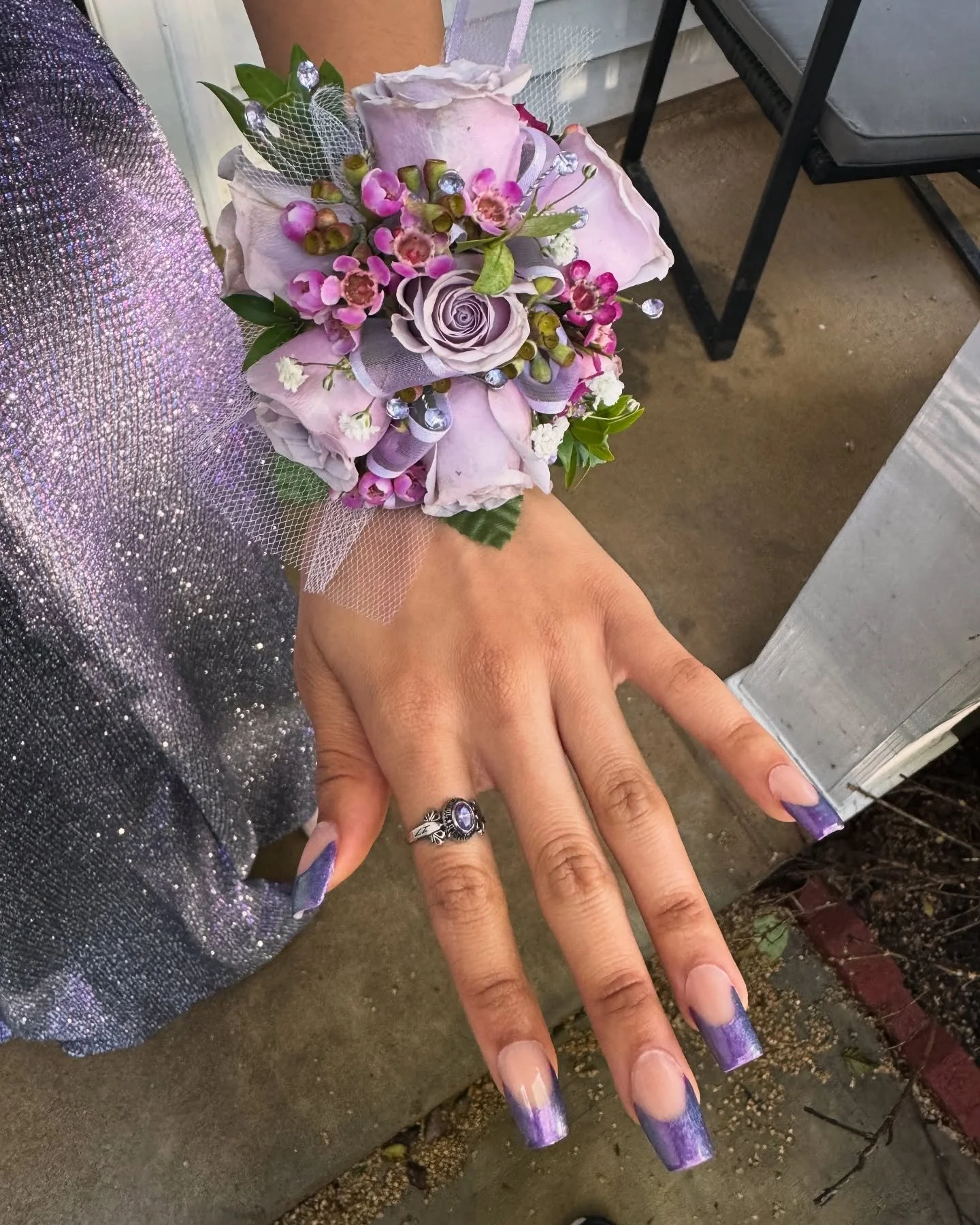 It matched so perfectly 😍😍💕 #acrylicnails #prom