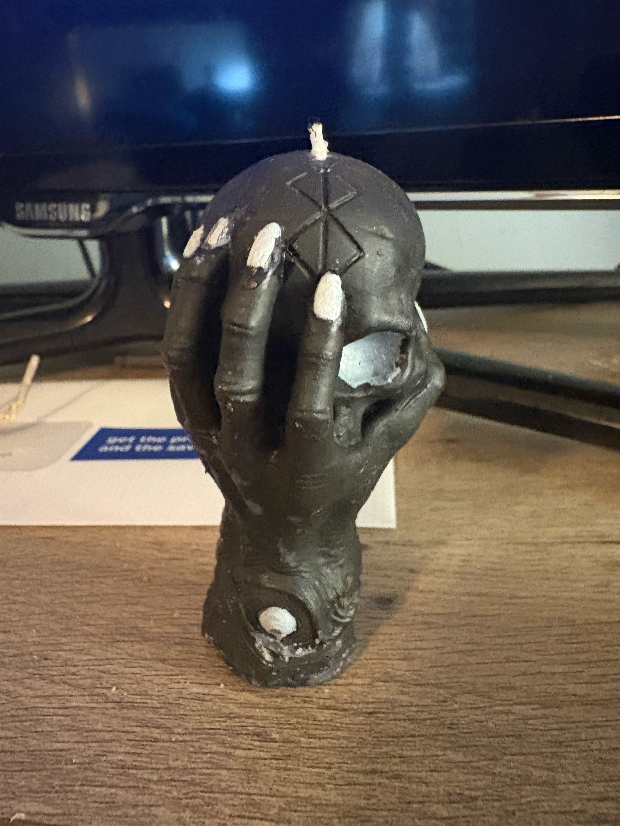Skull in hand
