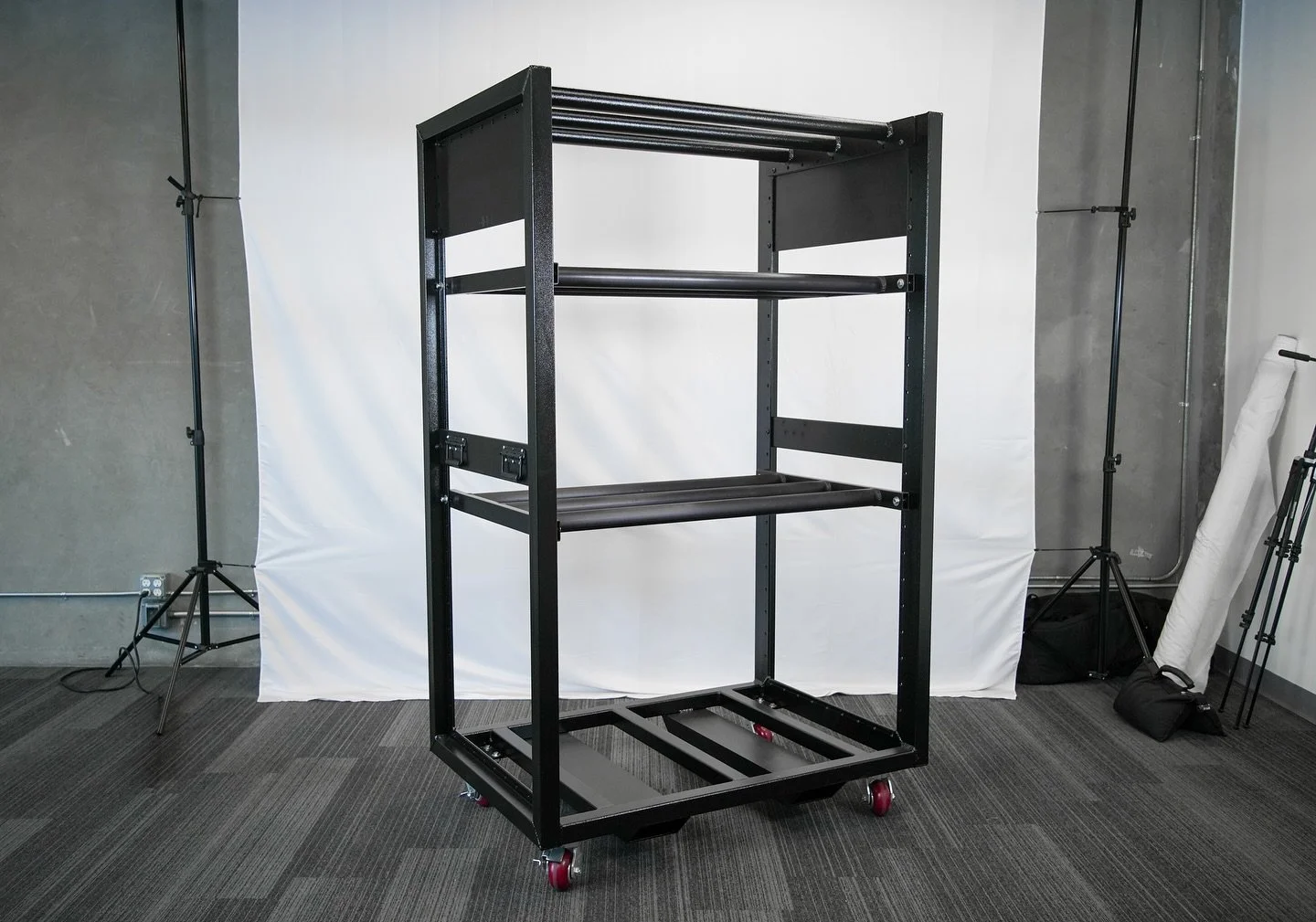 Our latest Flex Carts are here! 🙌  Made with 6061 structural aluminum and sleek black anodizing. This setup features 3 additional Flex Cart hanger frames, fully customizable to fit your needs.

Call us for pricing and details! #madeinamerica