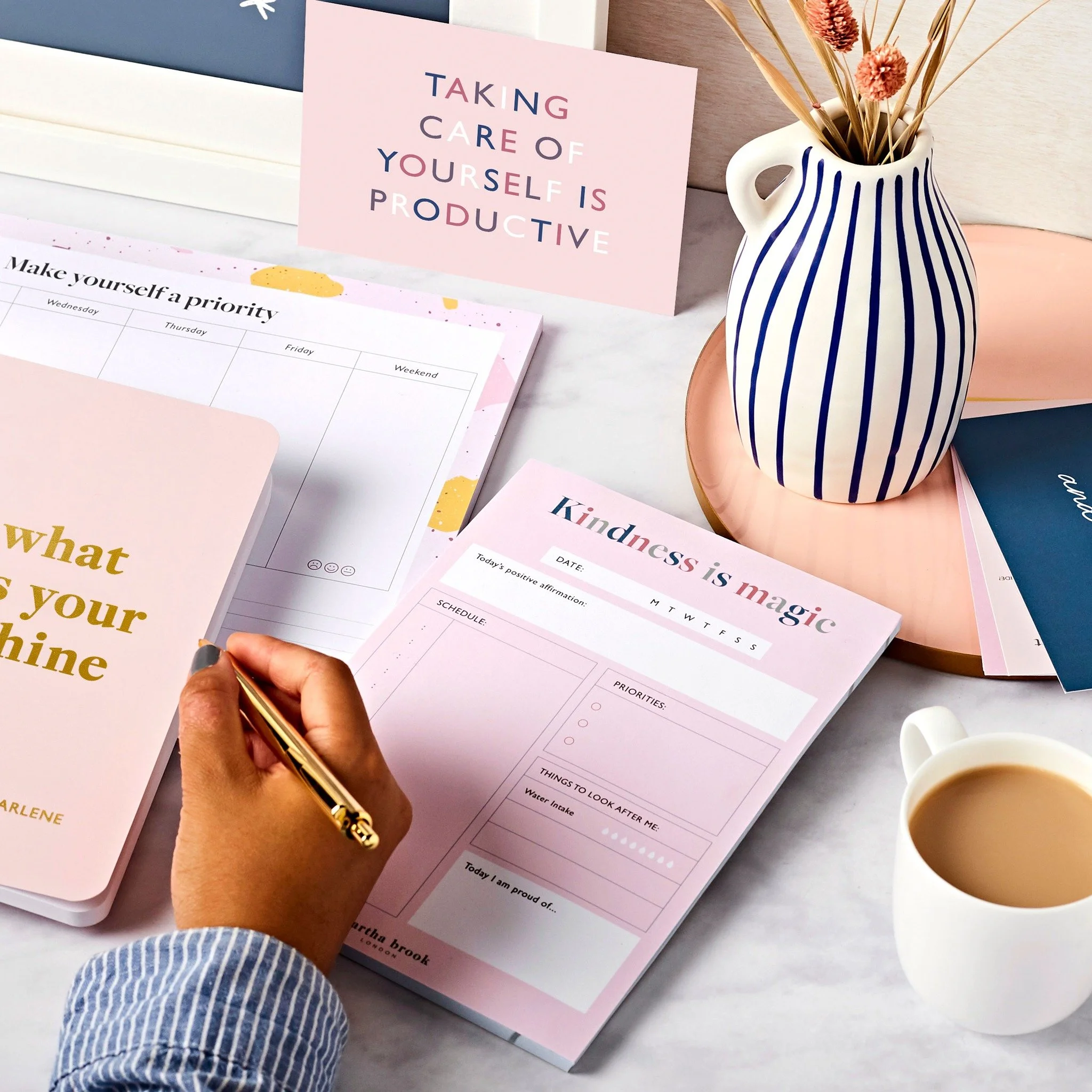 𝐇𝐨𝐰 𝐭𝐨 𝐬𝐭𝐚𝐫𝐭 𝐲𝐨𝐮𝐫 𝐝𝐚𝐲 𝐫𝐢𝐠𝐡𝐭 ✨ 

This year, I&rsquo;m choosing slow living.  Beginning with the simple discipline of a grounded, consistent morning routine.

We&rsquo;re not always in control of what the day will throw at us &mda