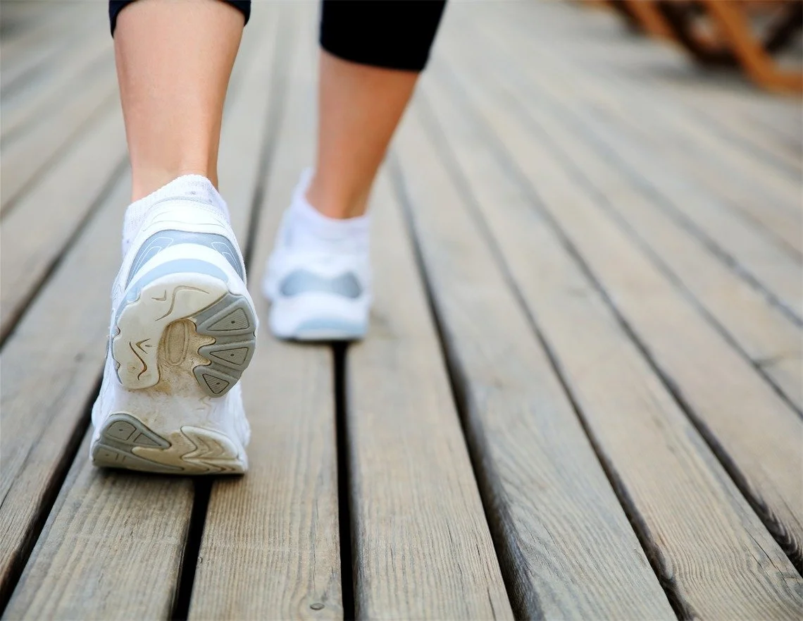 𝐌𝐨𝐯𝐞 𝐲𝐨𝐮𝐫 𝐛𝐨𝐝𝐲, 𝐜𝐚𝐥𝐦 𝐲𝐨𝐮𝐫 𝐦𝐢𝐧𝐝🚶&zwj;♀️

Morning movement doesn&rsquo;t need to be intense or perfect.

Walking.
Yoga.
Stretching.
Breathing + gentle mobility.

Set your alarm to make sure you have enough time to fit this into