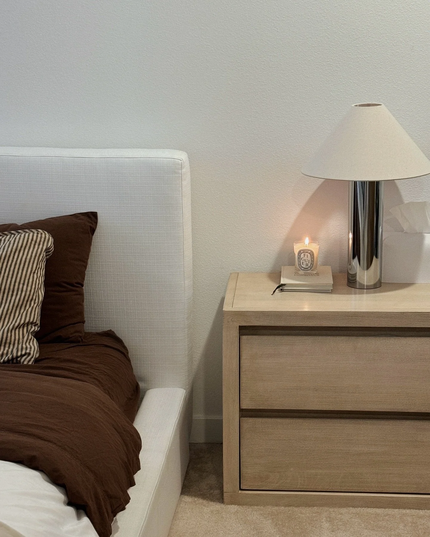 Waking up to crisp mornings and clean, serene spaces.🍂