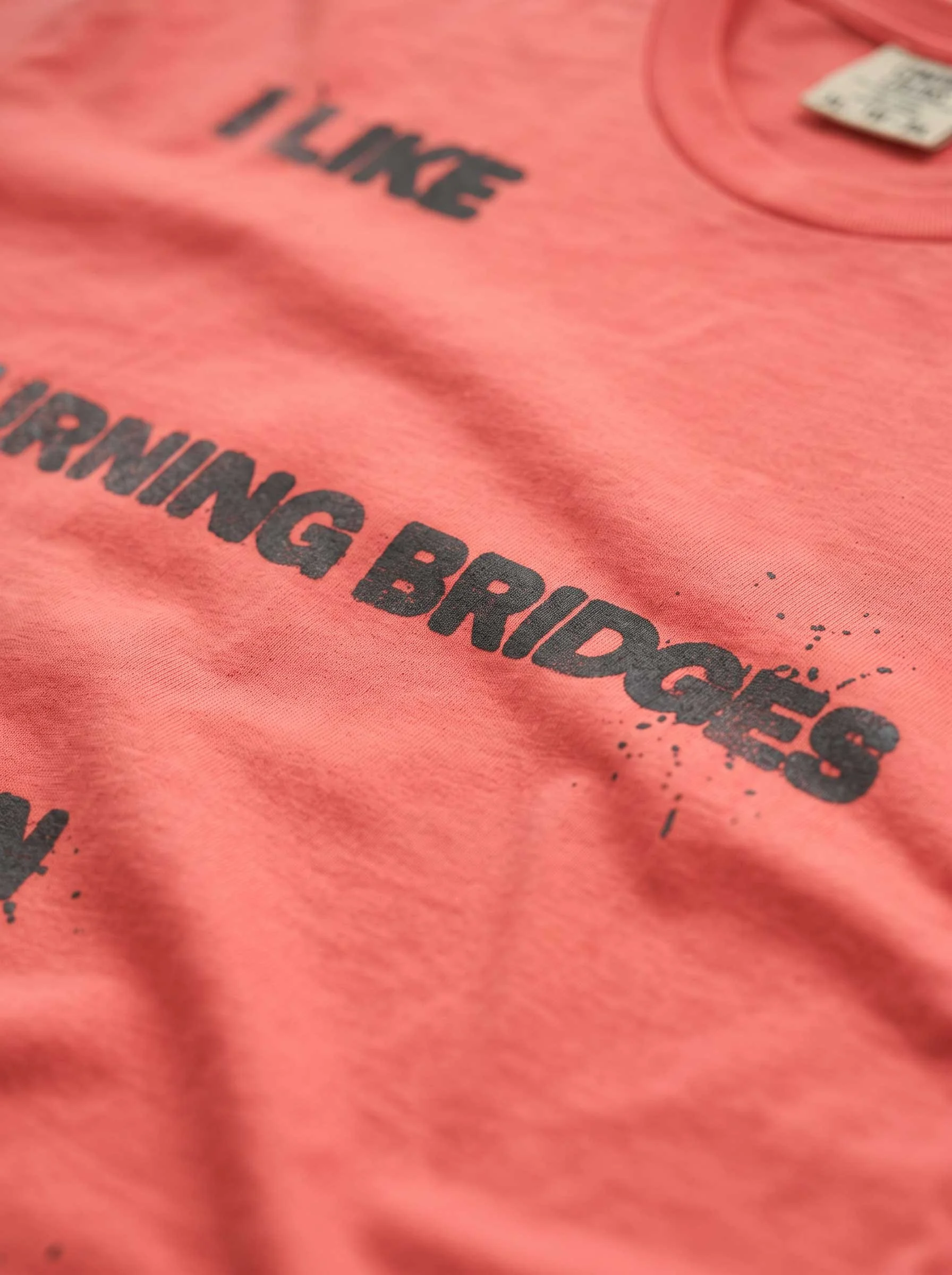 BURNING_BRIDGES_TEE_RED_DETAIL.JPG