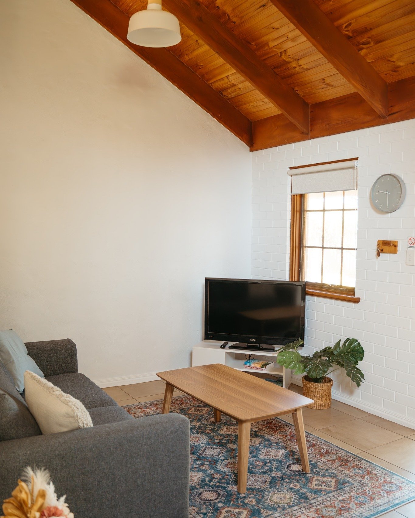So many cosy corners to love in our Angas Cottage ✨

Stay in, head out, explore &ndash; your Barossa escape awaits.

📸 @emilywesthoffphotography 

#BarossaValley #CottageStay #WeekendEscape #TravelSouthAustralia #LangmeilCottages #TanundaSA #Barossa