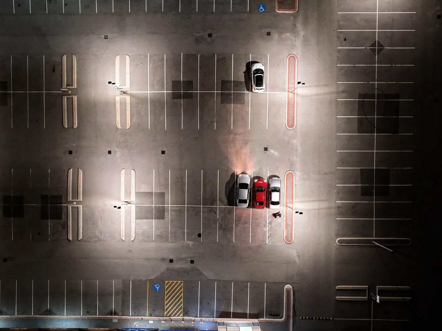 Parks📍 .
.
.
.
.
.
.
.
.
.
#djishots #nighttime #carparks #droneshots #perthisok #perth