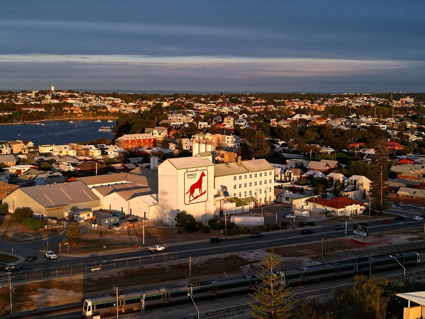 RED DINGO 📍.
.
.
.
.
.
.
.
#sunset #dingoflour #perthicon #perthisok #perthlife #exploringaustralia #westernaustralia #droneshots #dji #cityfreo #fremantle #flourmillplant
