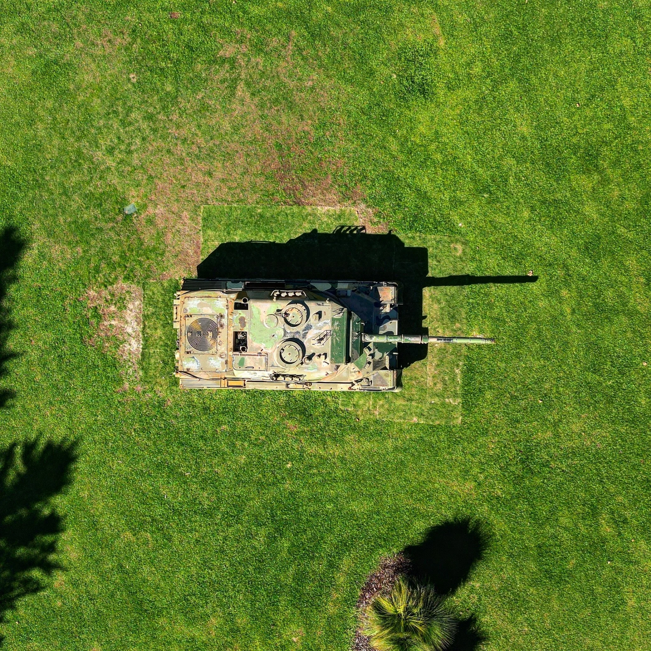 Tank in a park 📍.
.
.
.
.
.
.
#tank #warmamorial #perthisok #exploringperth #westernaustralia #perth #portkennedy #djishots