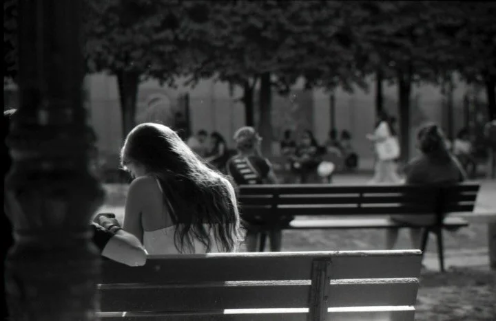 some park benches in Paris

Shot on Olympus OM1, Ilford HP5+ 400

#par&iacute;s #parisphotographer #blackandwhitephotography #olympus #ilfordhp5
