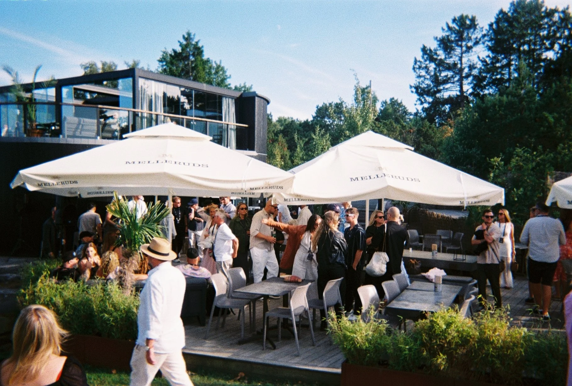 R1-05276-016A.JPG