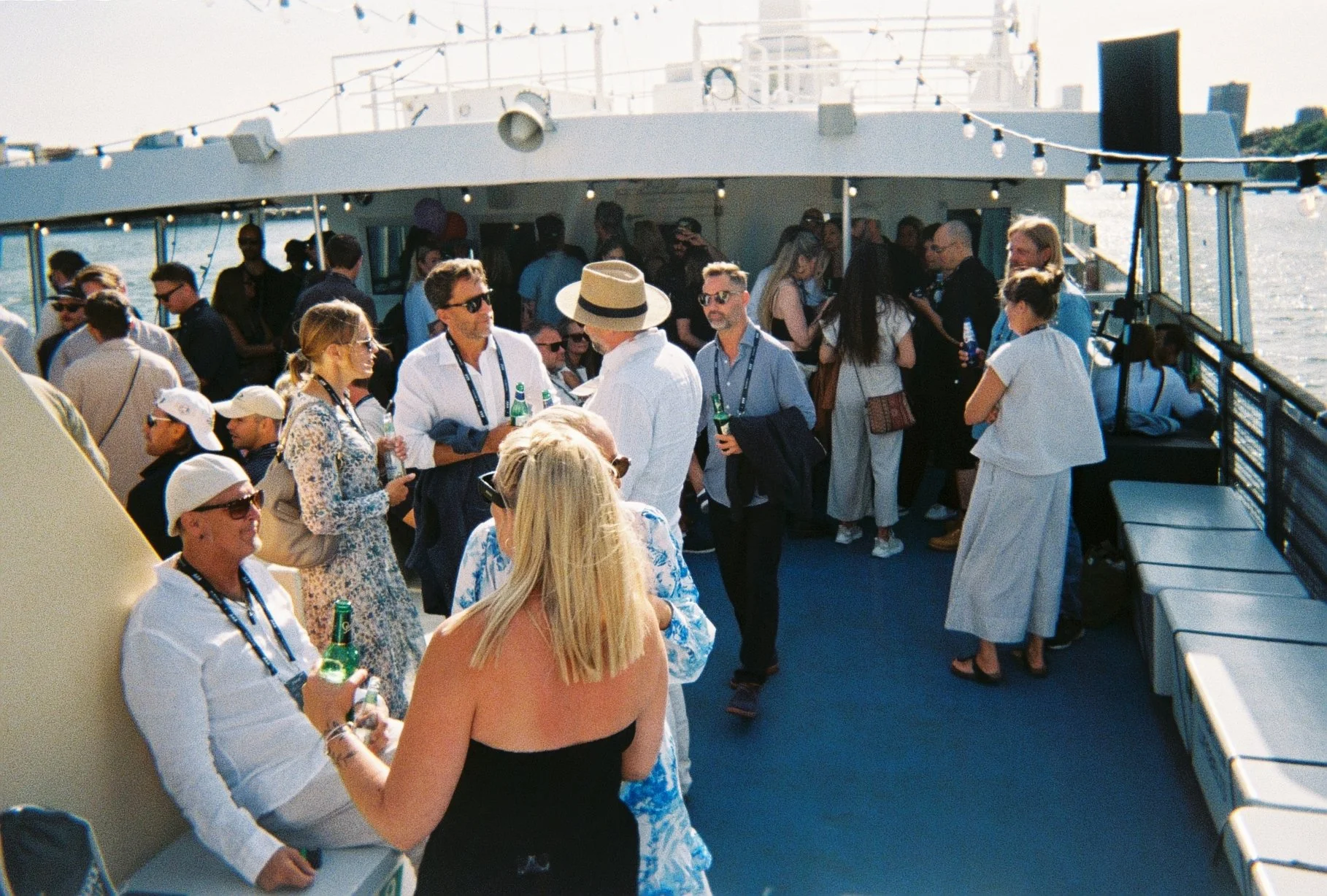R1-05278-022A.JPG