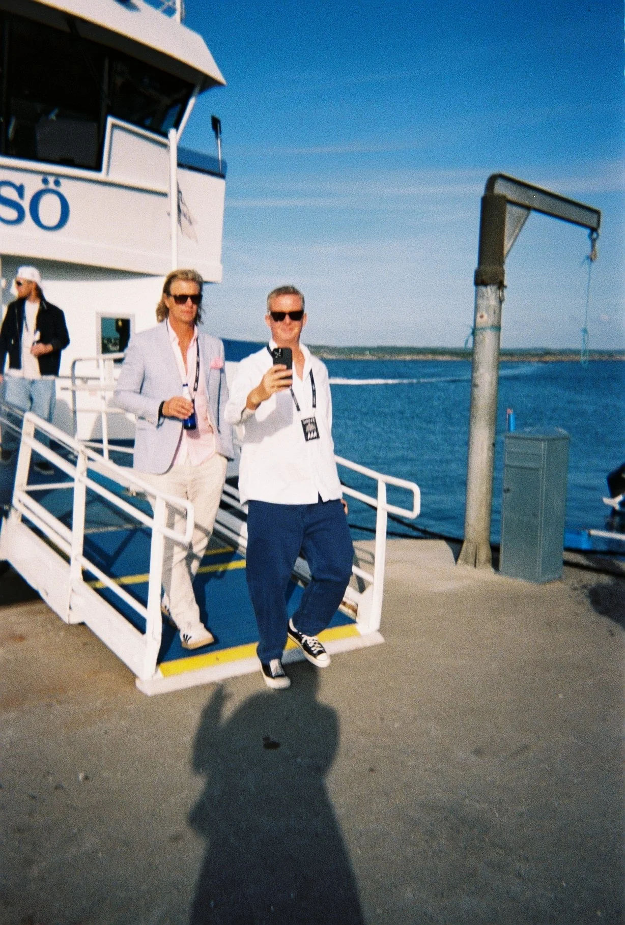 R1-05272-021A.JPG