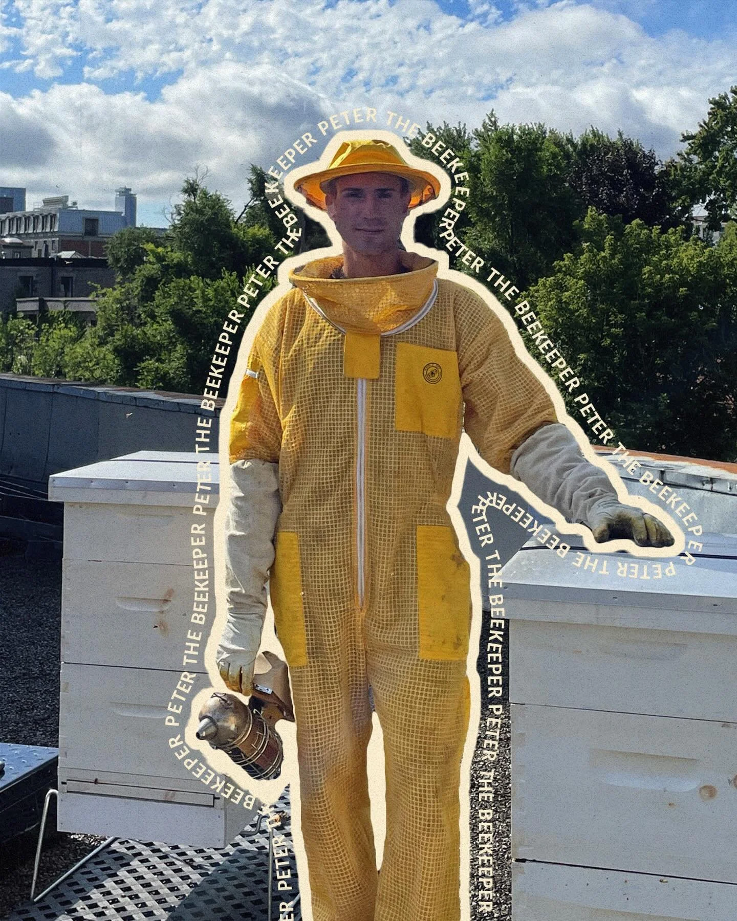 Rencontrez Peter, notre apiculteur 🐝
En &eacute;t&eacute; comme en hiver, il prend soin de chaque ruche, veillant &agrave; ce que ses abeilles aient tout ce dont elles ont besoin. Suivant les traces de son grand-p&egrave;re, Peter perp&eacute;tue un