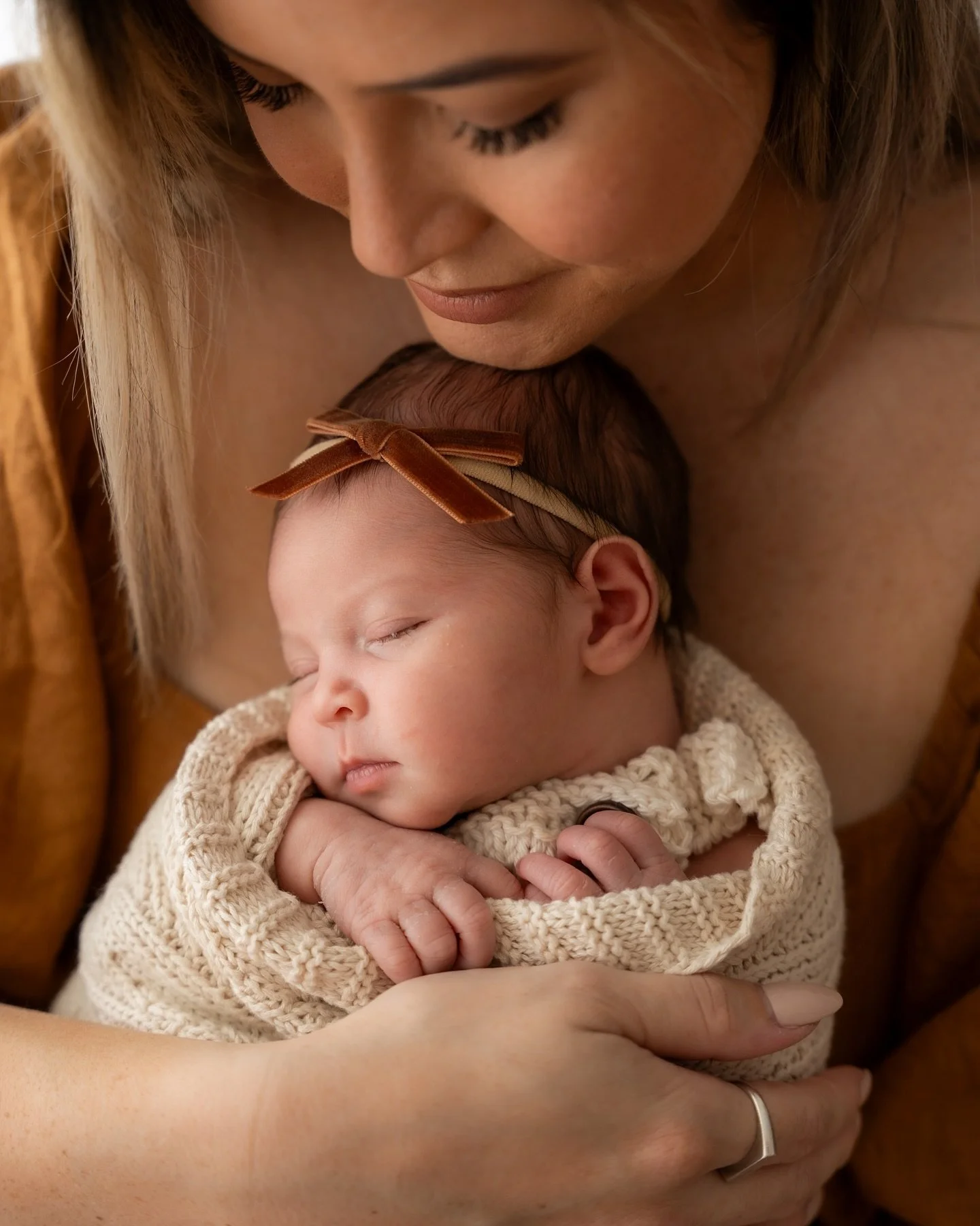 Is there a better feeling the newborn snuggles?! ✨