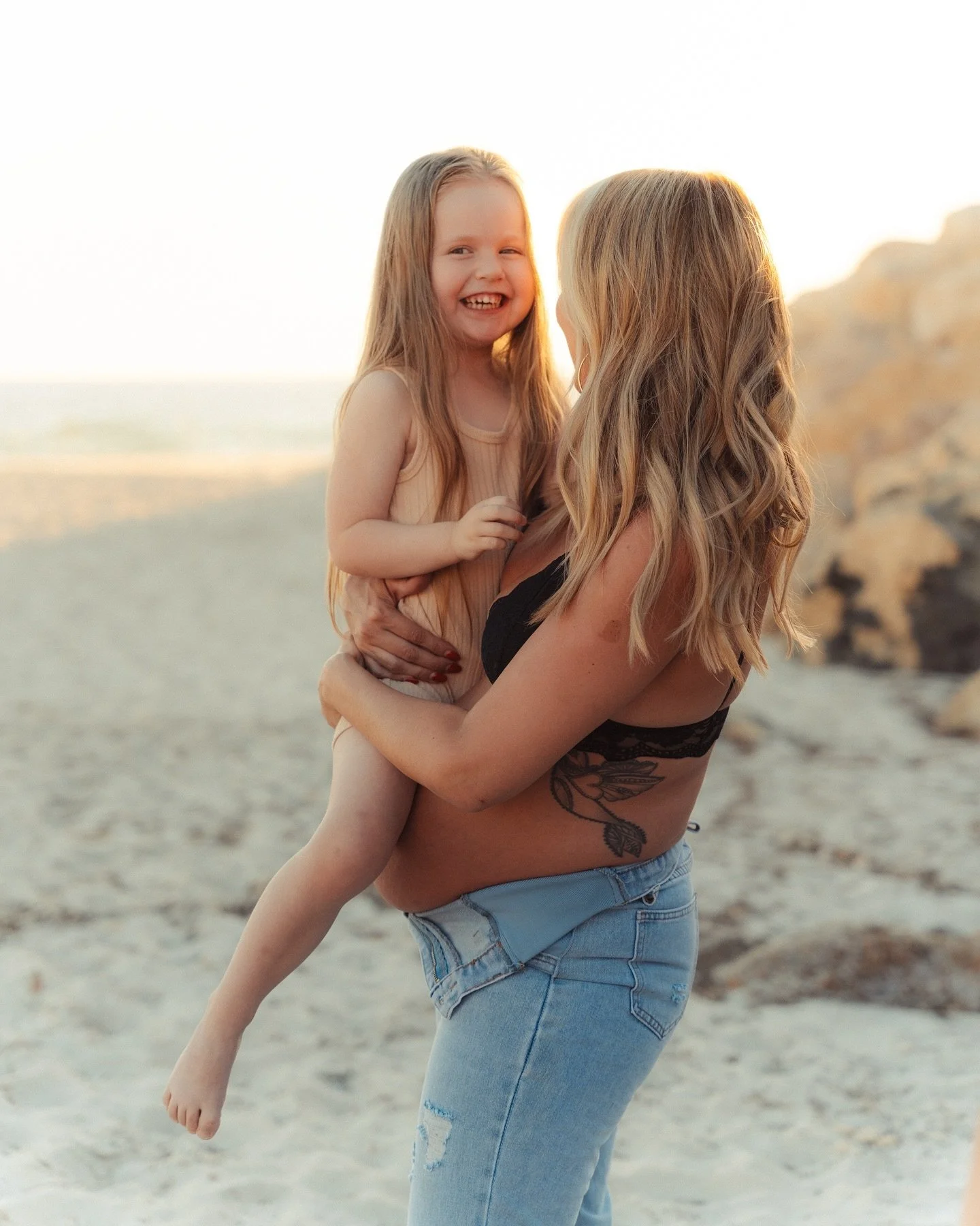 The dreamy glow of a family growing ✨