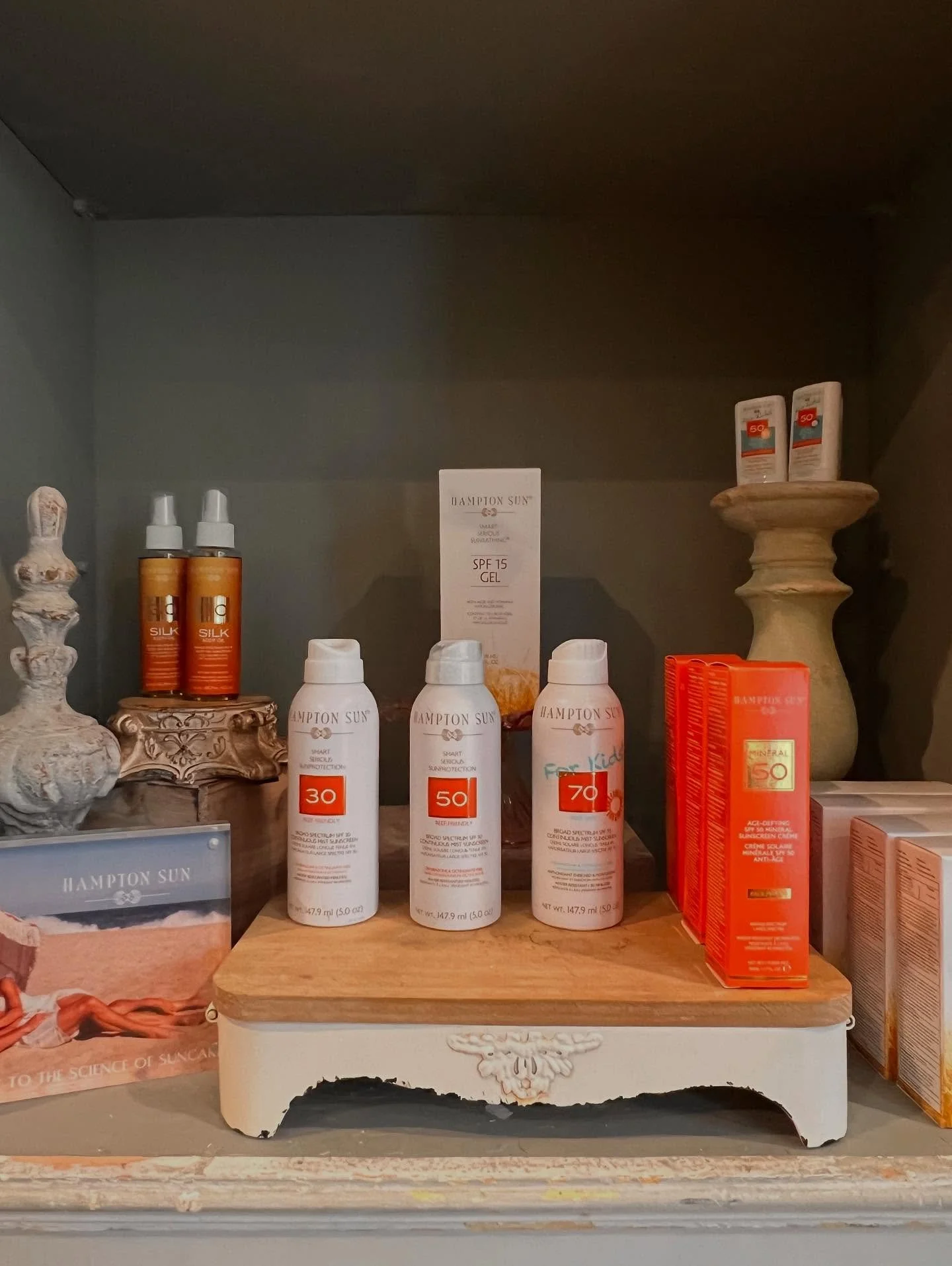 L&amp;M loves @hamptonsun and you should too!!! Stop by @lavenderandmossfloral for all of your summer skin needs! Seriously, the BEST sunscreen! 🌞🧡