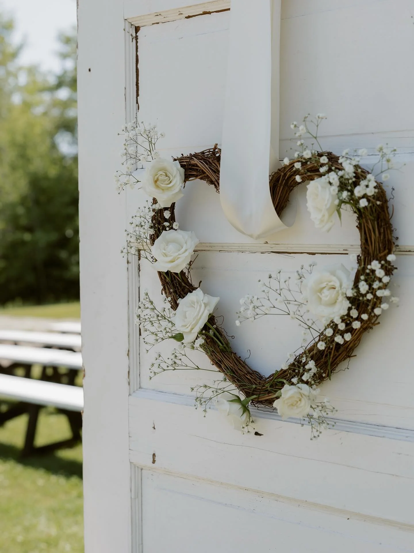 Lavender &amp; Moss florals for The Meader Wedding 🌸🤍✨🕊️ Book L&amp;M for all of your wedding day floral necessities! Now booking late Summer/Fall 2025 through next Summer 2026 💒💍 You can find us on @theknot and @weddingwire  or contact us direc