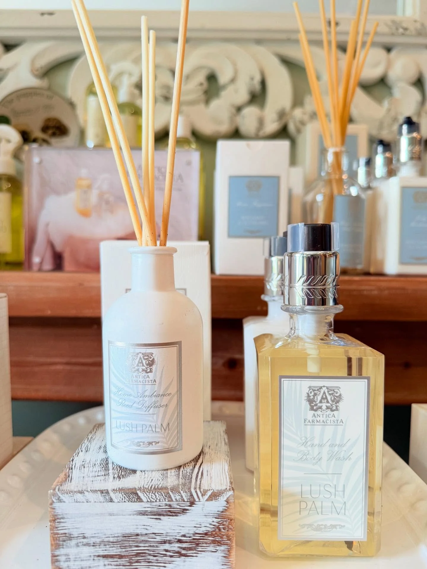 🌿NEW PRODUCT ALERT🌿 If you&rsquo;re looking for a new summer scent from @anticafarmacista check out our new Lush Palm scent! Light, airy and perfect for the sunny weather 🕯️🌴