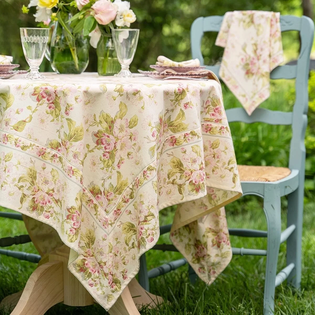 🔔 NEW PRODUCT ALERT 🔔 April Cornell Tablecloths are here at L&amp;M! Different table sizes and patterns shown here 👒🌸🦋