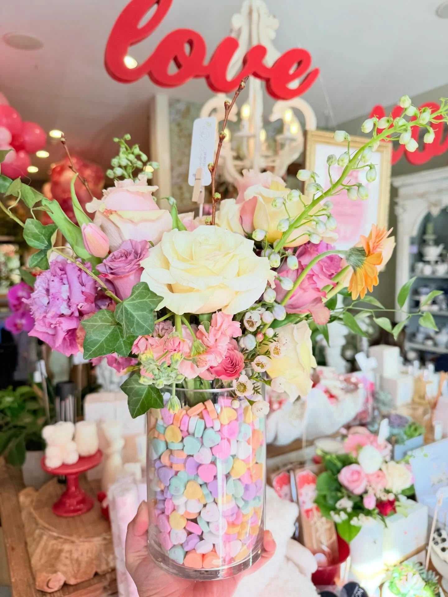 We will have a few Conversation Heart Arrangements available for Saturday! Order yours today 🩷🩵🧡💛❤️