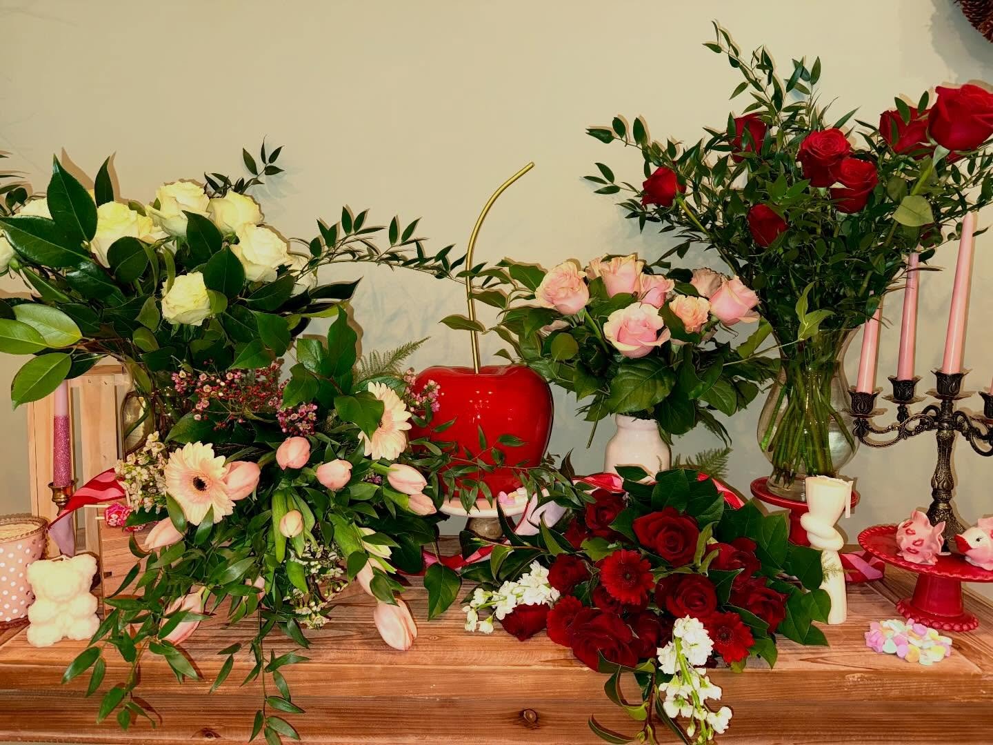 We still have white &amp; blush dozens of roses STILL available! Call or stop by @lavenderandmossfloral to secure them for your loved ones before they&rsquo;re gone!